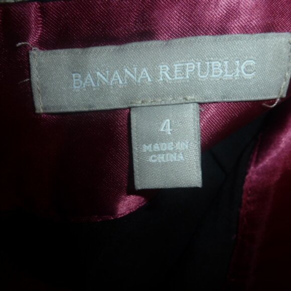 Classic Mini Pencil Silhouette Skirt with Ruffled Hem – Size 4 - Picture 6 of 11